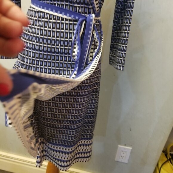 Max Studio printed wrap dress  women's size Small (H32) - Picture 7 of 8